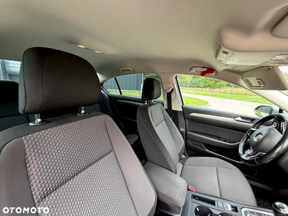 Volkswagen Passat 1.6 TDI BMT Comfortline - 16