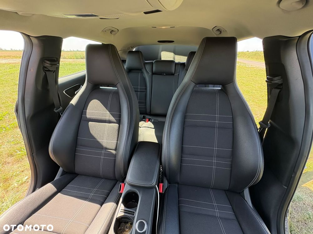 Mercedes-Benz GLA 200 7G-DCT - 11