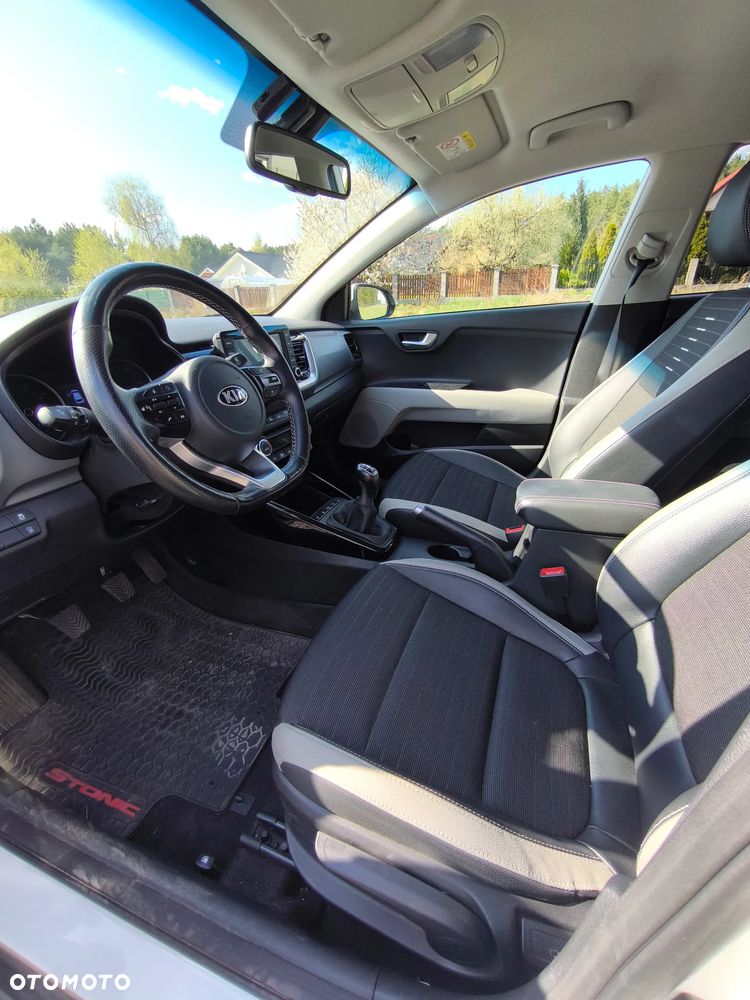 Kia Stonic 1.4 L - 9