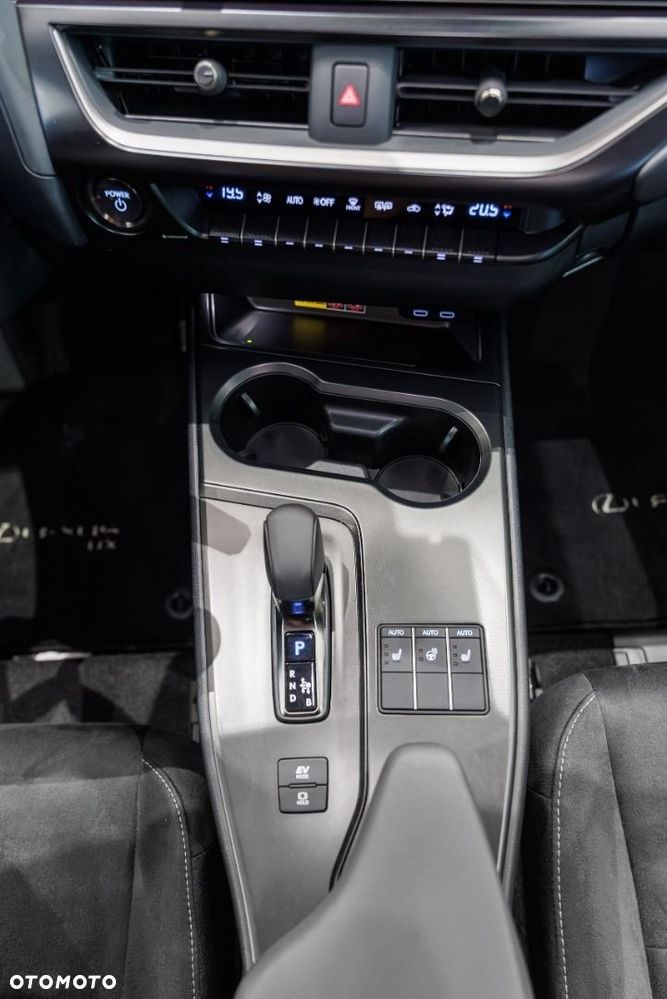 Lexus UX - 39