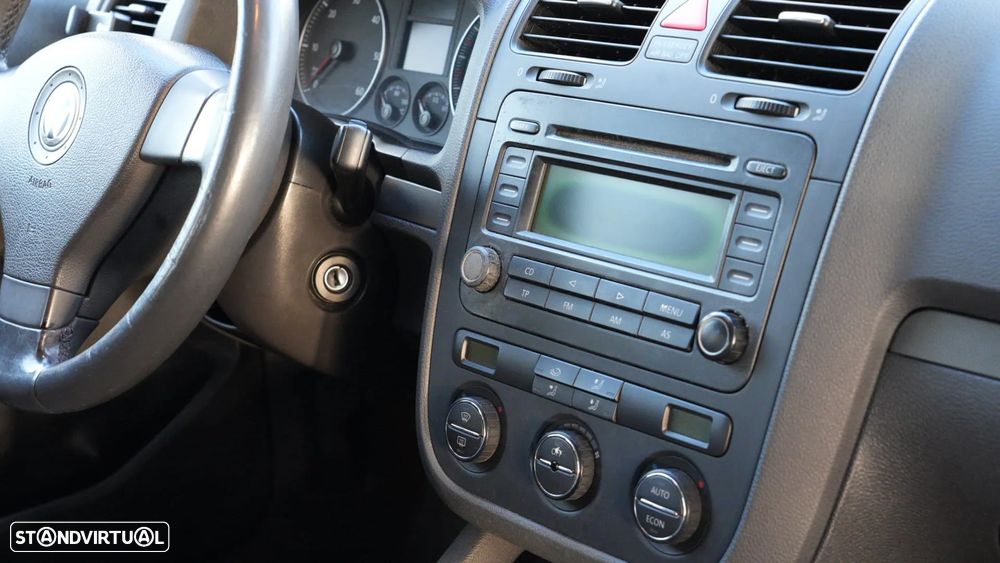 VW Golf 1.9 TDi 6V Trendline AC - 24