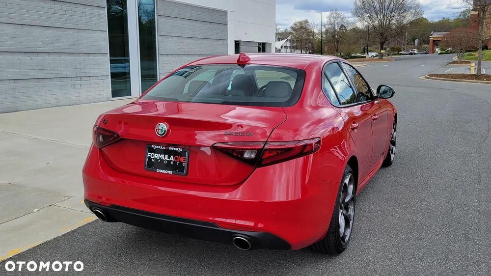 Alfa Romeo Giulia 2.0 Turbo 16V AT8-Q4 Ti - 8