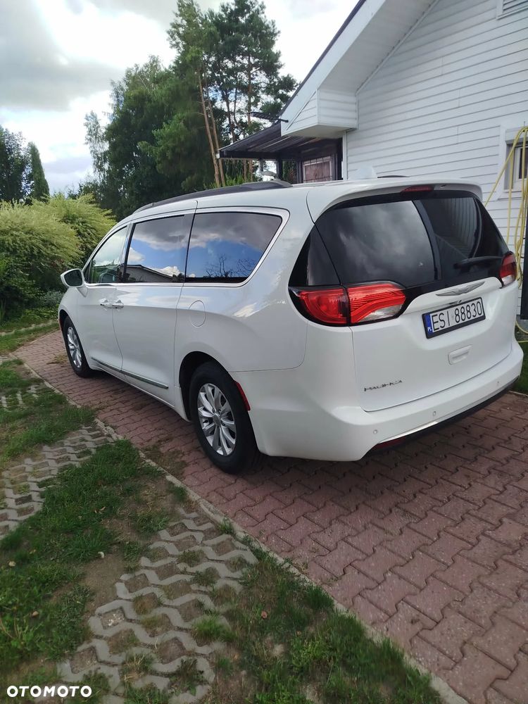 Chrysler Pacifica - 3