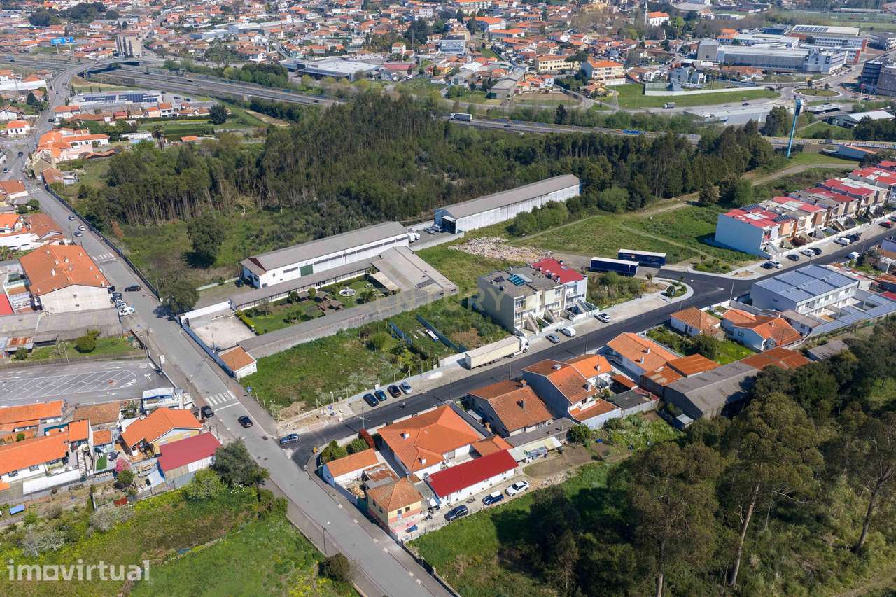 Terreno urbano | Construção habitação geminada em banda - Grande imagem: 3/12