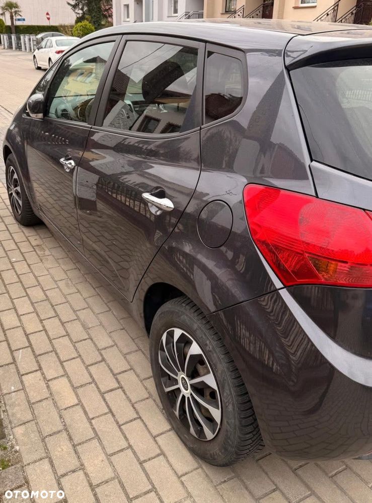 Kia Venga - 4