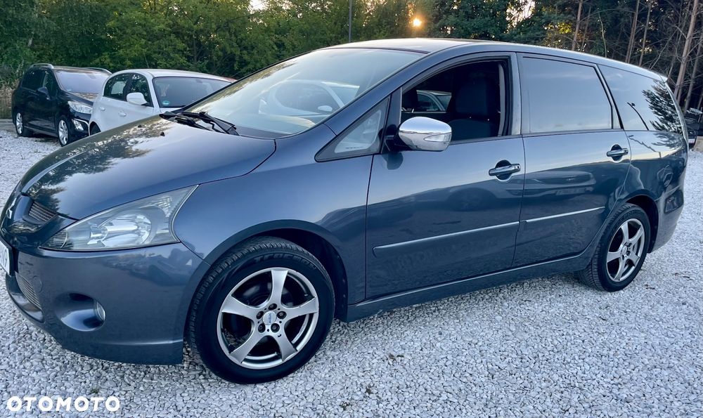 Mitsubishi Grandis 2.4 Inform - 11