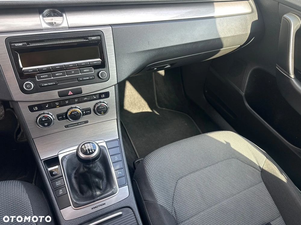 Volkswagen Passat 2.0 TDI 4Motion BlueMotion Technol Comfortline - 19