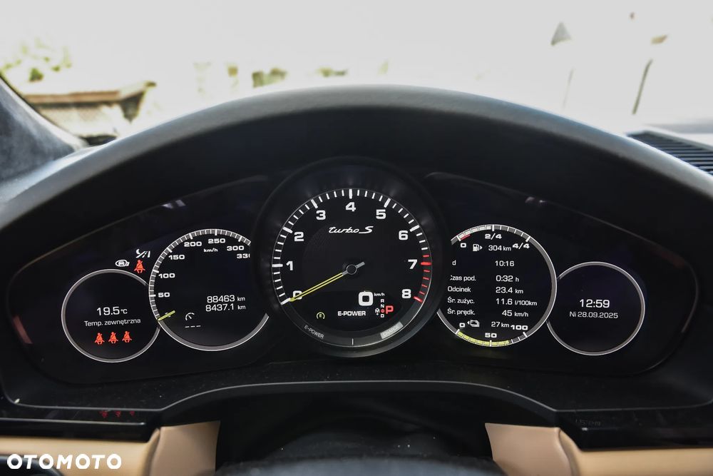 Porsche Cayenne Turbo S E-Hybrid Tiptronic S - 17