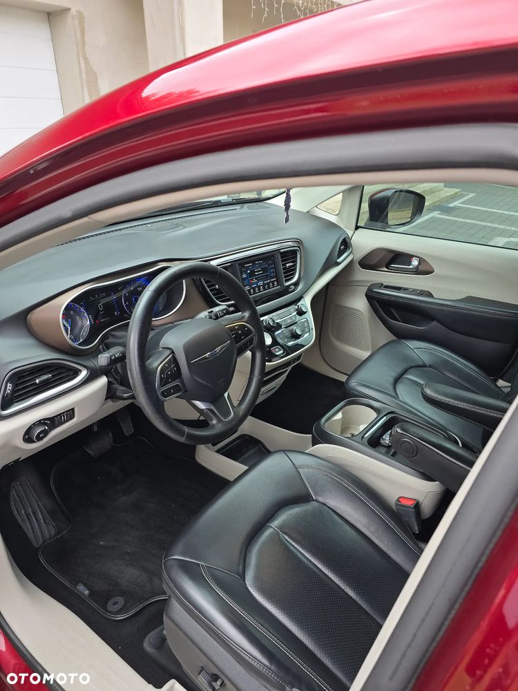 Chrysler Pacifica - 15