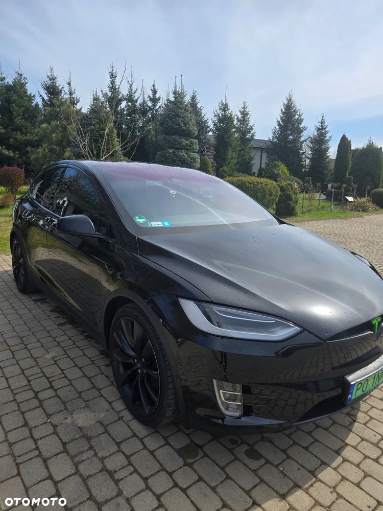 Tesla Model X - 7
