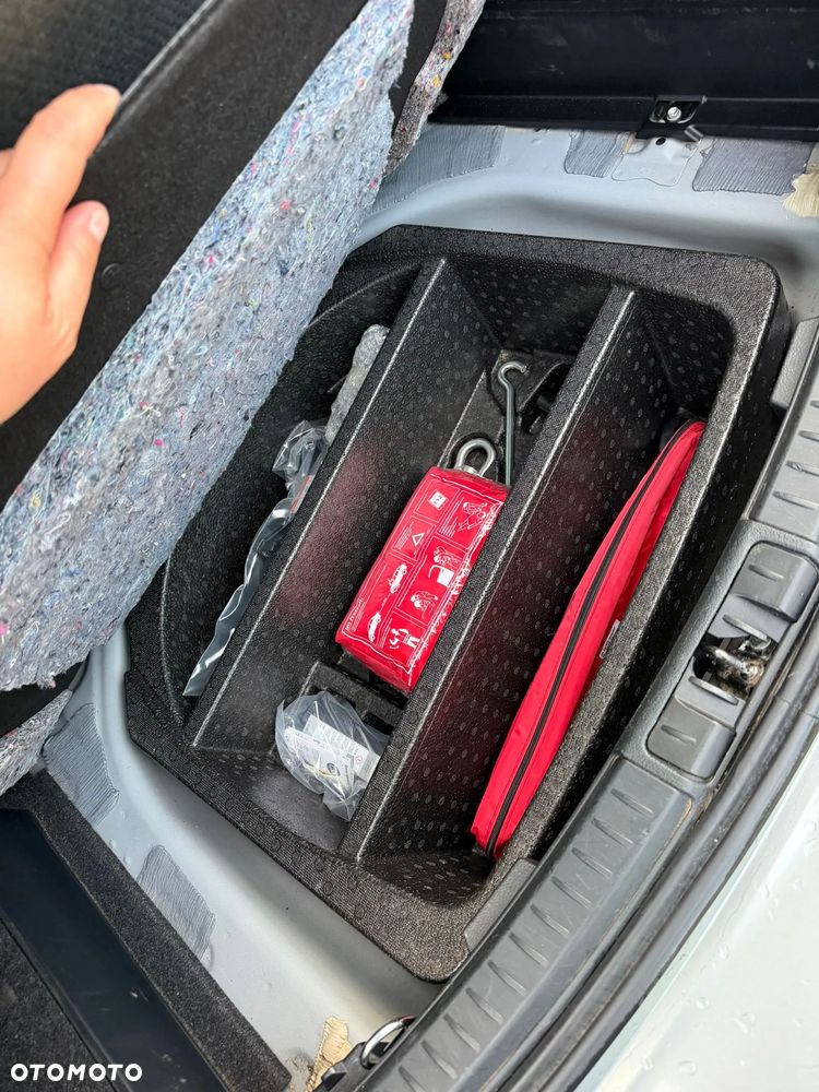 Toyota Auris 1.8 HSD Luna - 17