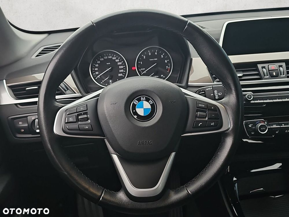 BMW X1 sDrive18i xLine - 19
