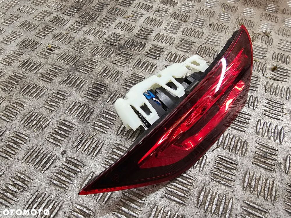 lampa klapy prawy tył mercedes cla ii 2 w118 amg sb a1189066200 - 2