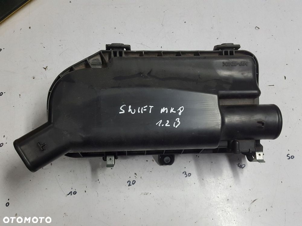 SUZUKI SWIFT MK8 17r- 1.2 B OBUDOWA FILTRA POWIETRZA - 1