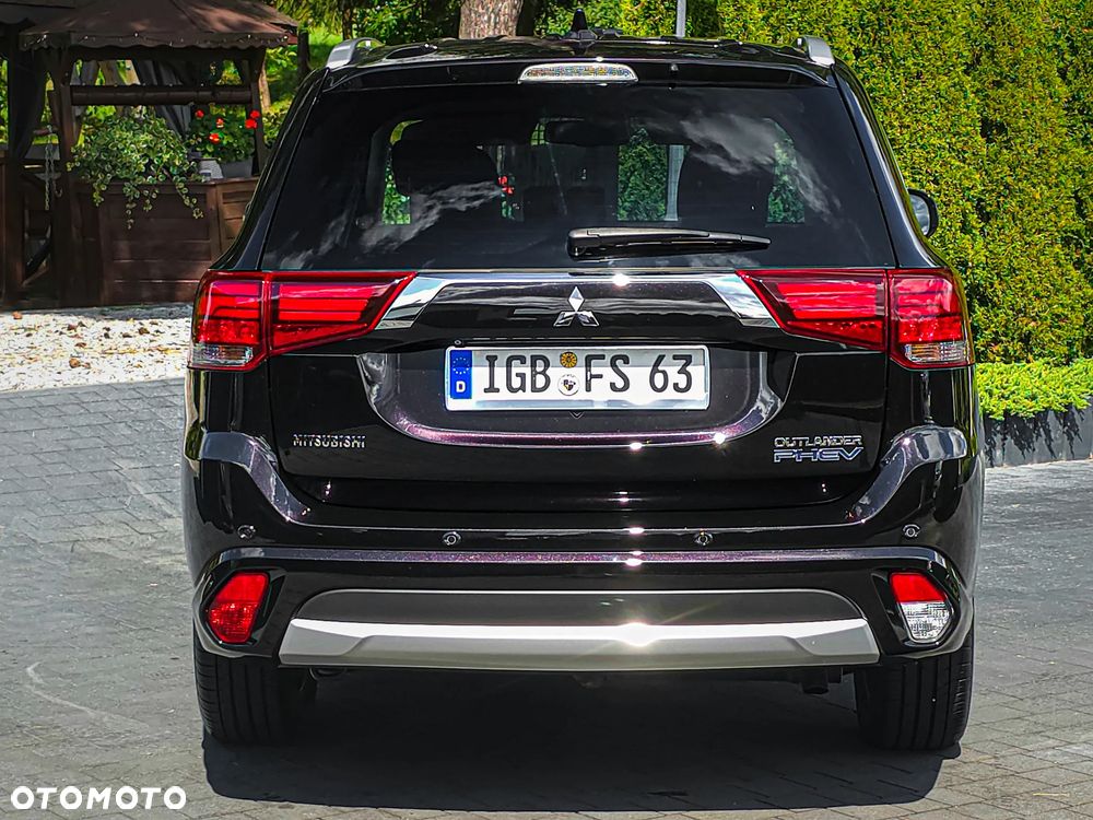 Mitsubishi Outlander Instyle NAVI + - 11