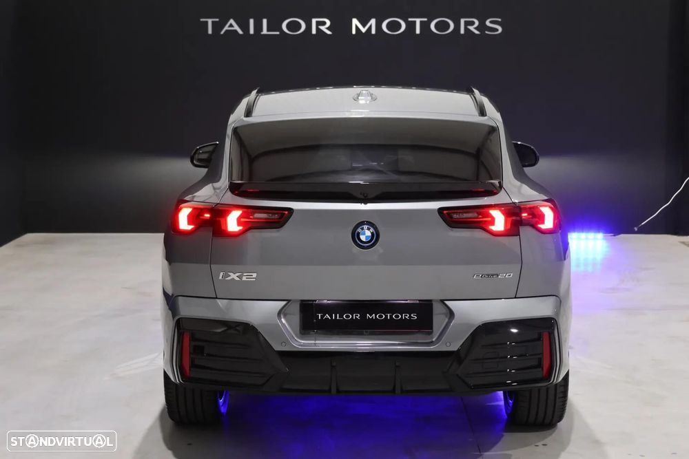 BMW iX2 eDrive20 Pack Desportivo M - 3