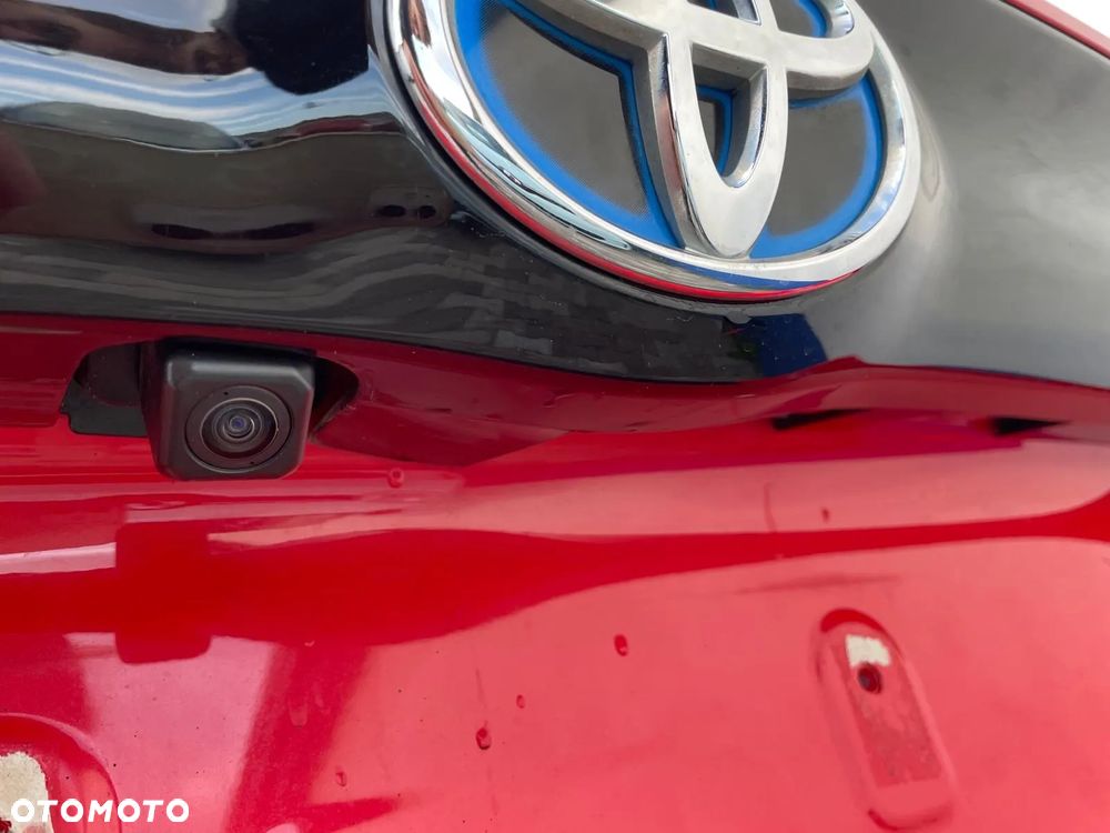 Toyota Yaris ver-hybrid-1-5-executive - 11