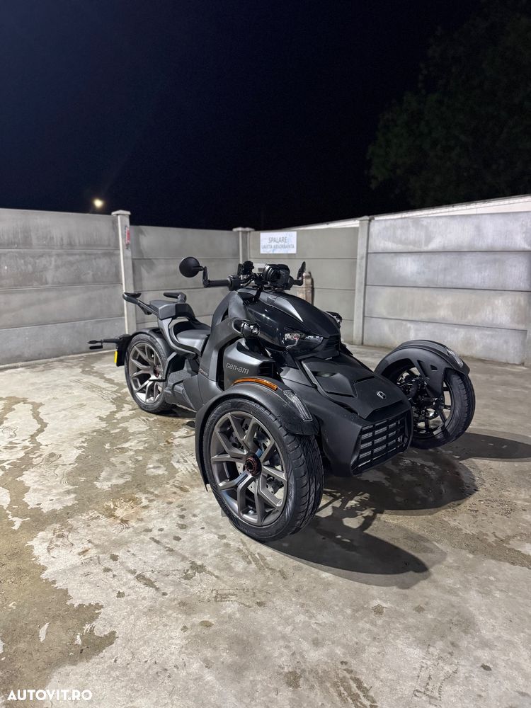 Can-Am Ryker 900 - 1