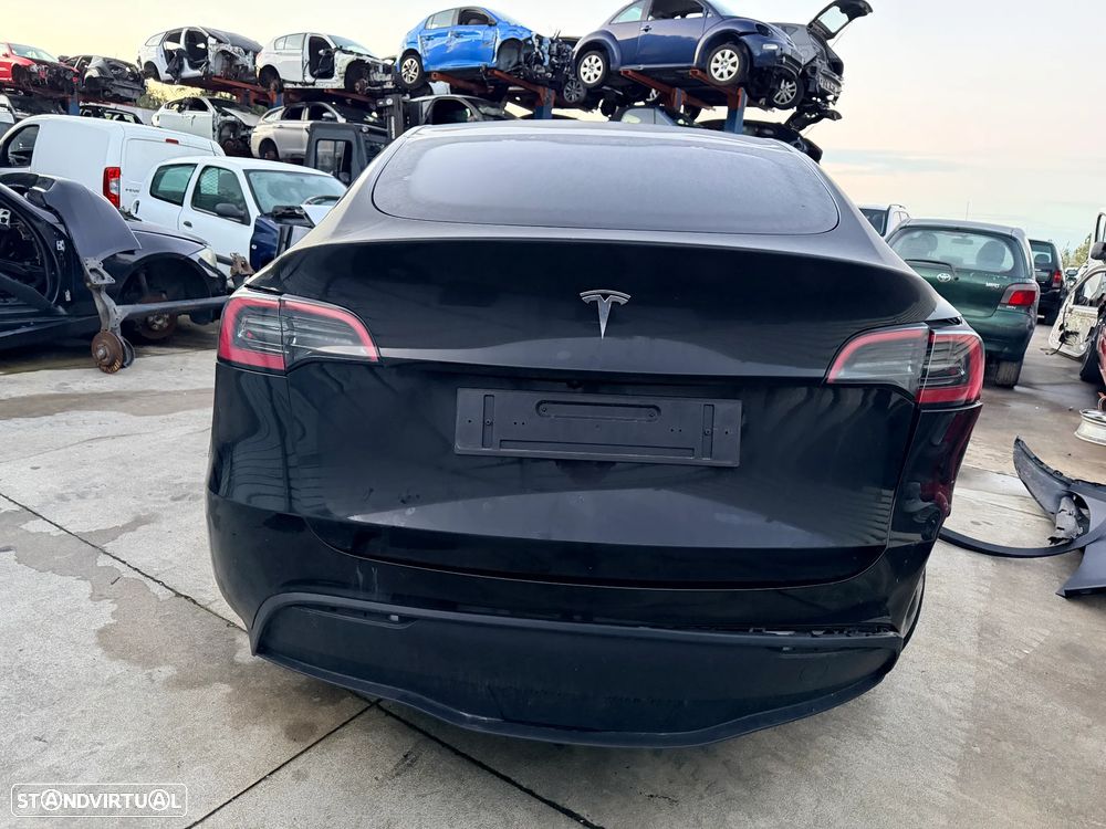 TESLA MODEL Y TRAÇÃO TRASEIRA DE 2025 EM FIM DE VIDA (CENTRO DE ABATE) - 3