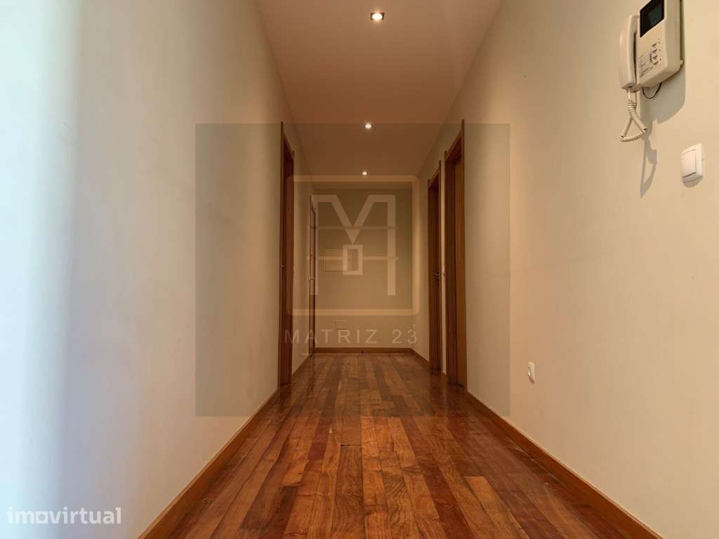 APARTAMENTO T2 | VARANDA | LUGAR GARAGEM | RAMALDE | PORTO - Grande imagem: 2/21
