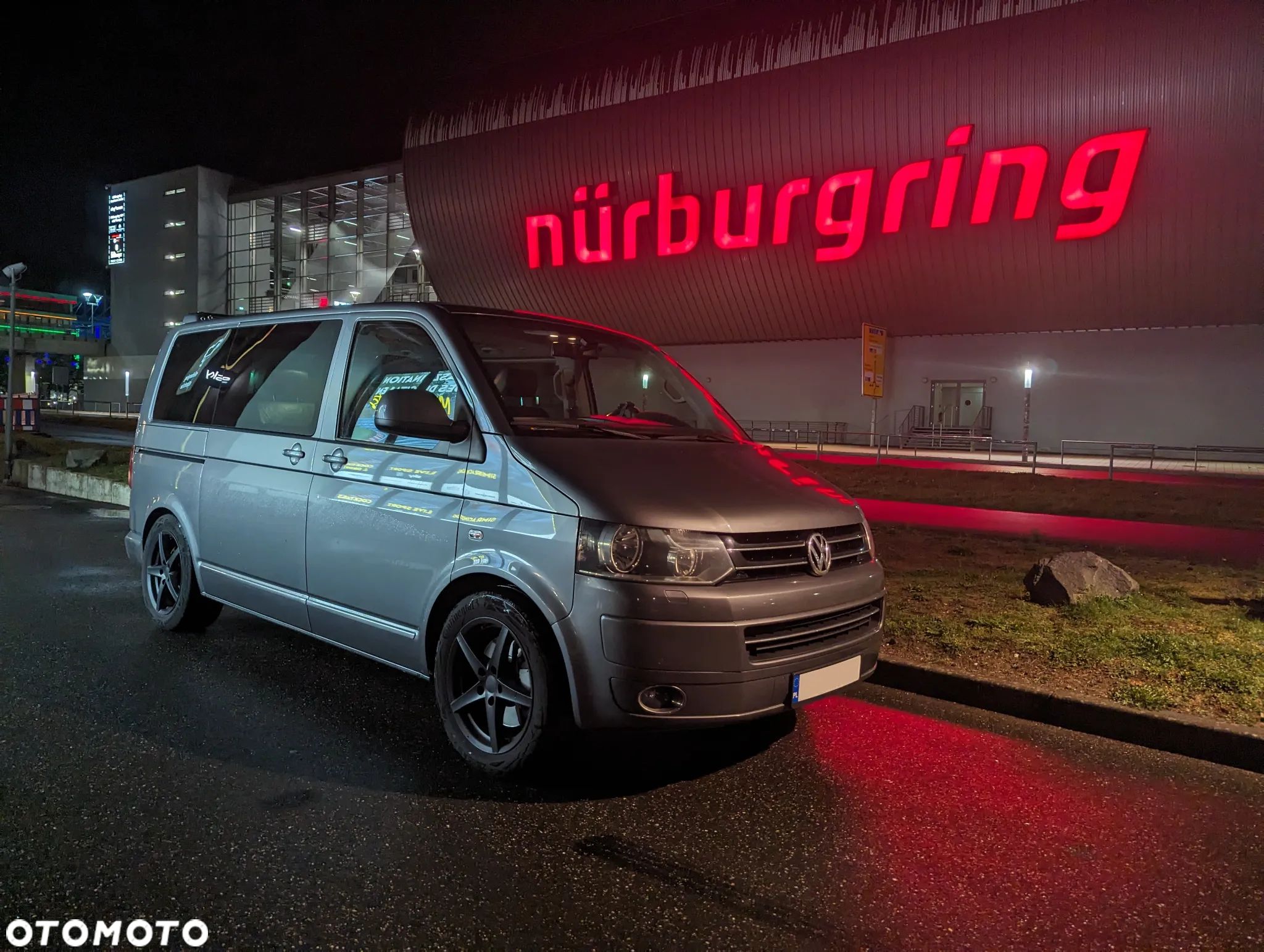 Volkswagen Multivan - 1