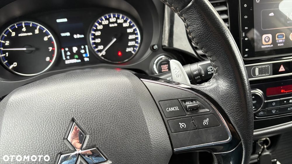 Mitsubishi Outlander 2.0 Intense 4WD CVT - 24