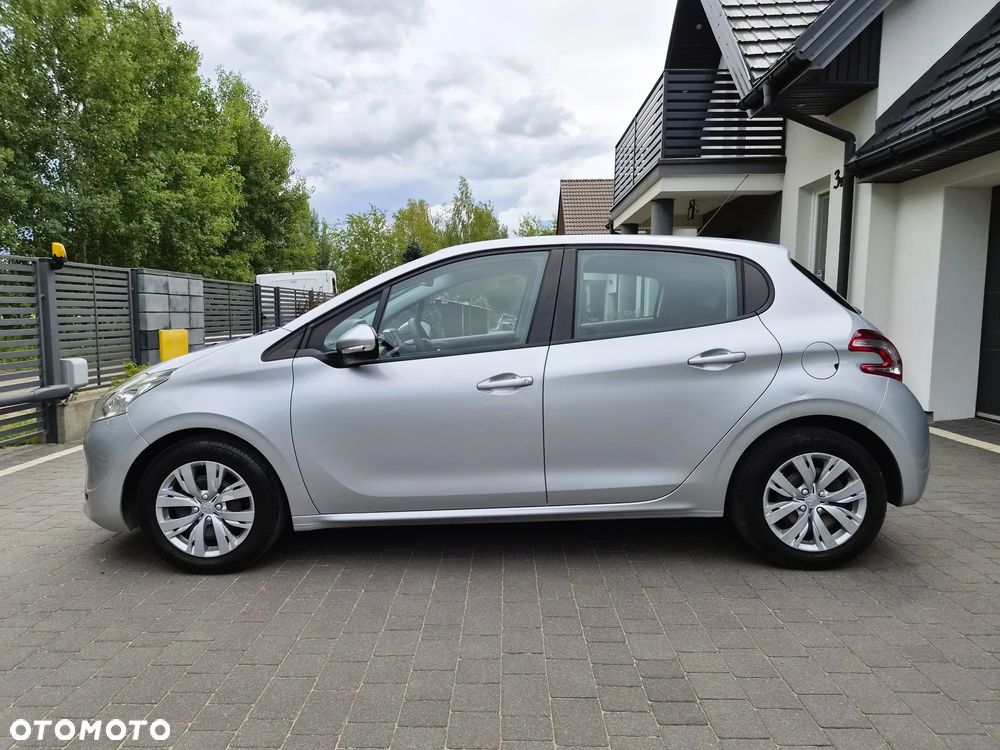 Peugeot 208 - 33