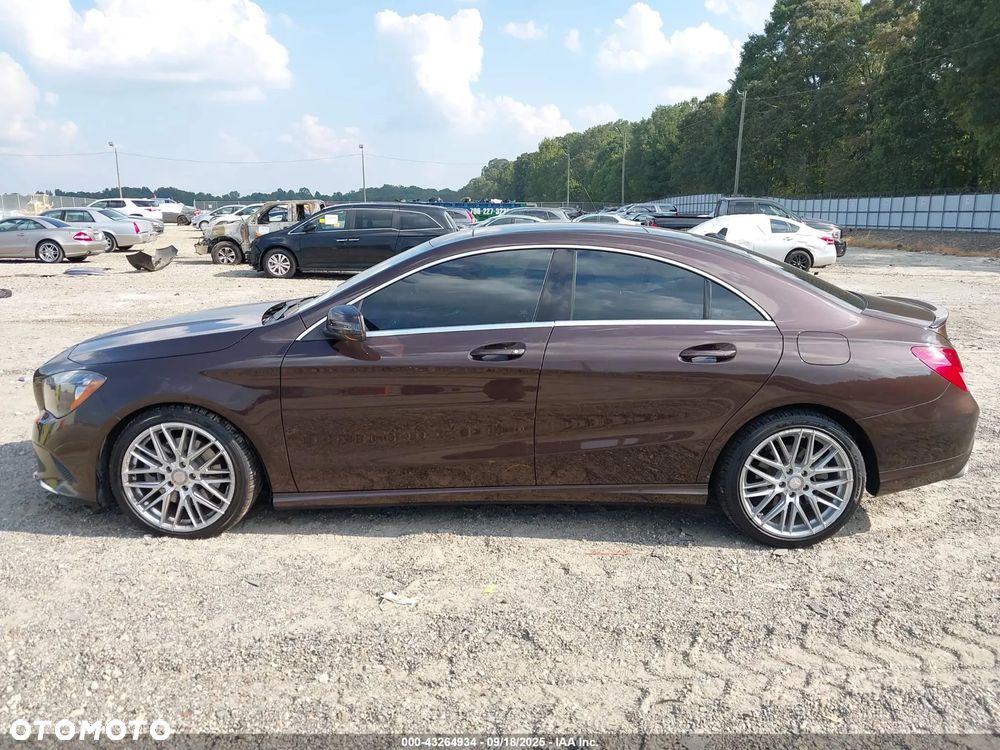 Mercedes-Benz CLA 250 4Matic 7G-DCT - 12