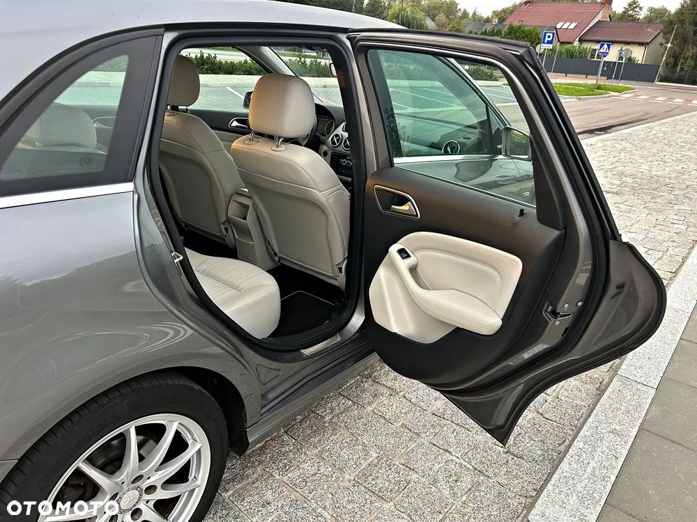 Mercedes-Benz Klasa B 180 - 17