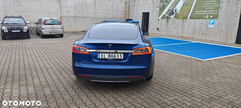 Tesla Model S - 5