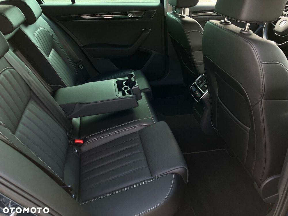 Skoda Superb 2.0 TDI SCR 4x4 L&K DSG - 9