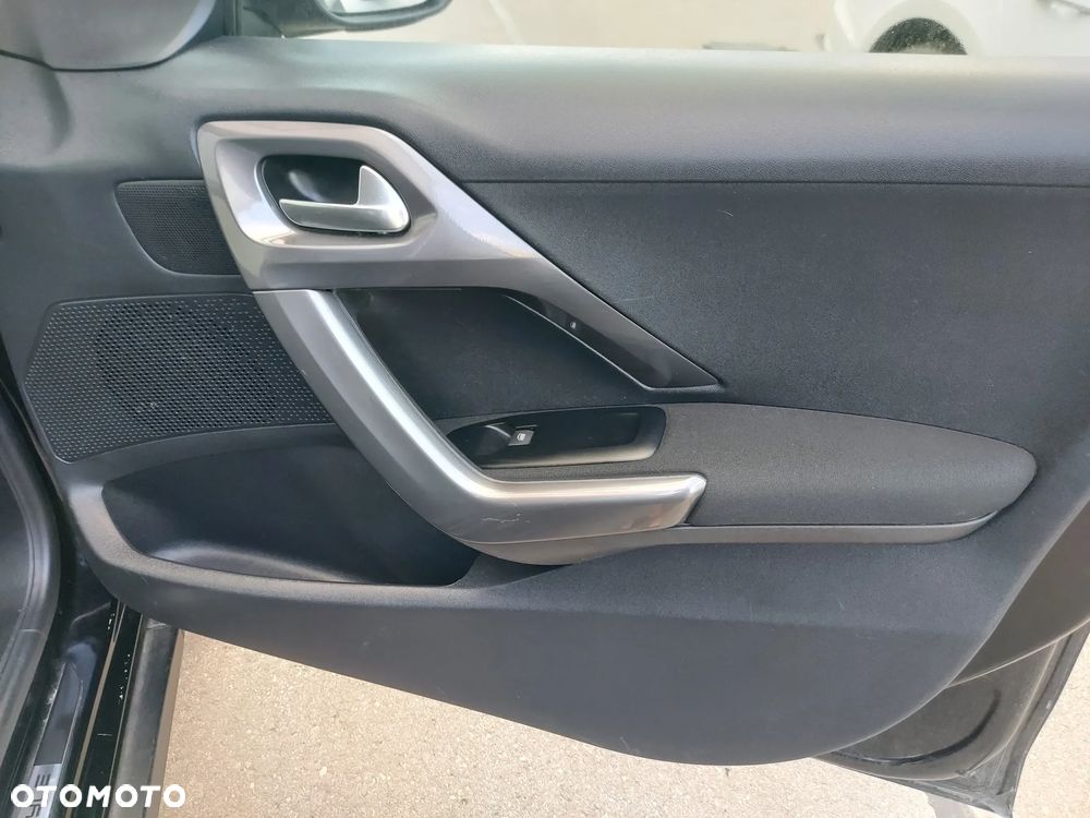 Peugeot 2008 1.2 Pure Tech Style S&S - 7