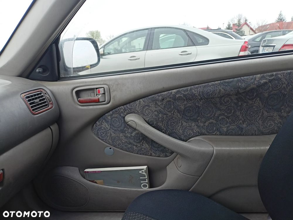 Toyota Corolla - 12