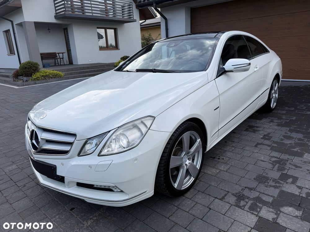 Mercedes-Benz Klasa E 300 BlueEFFICIENCY 7G-TRONIC Avantgarde - 4