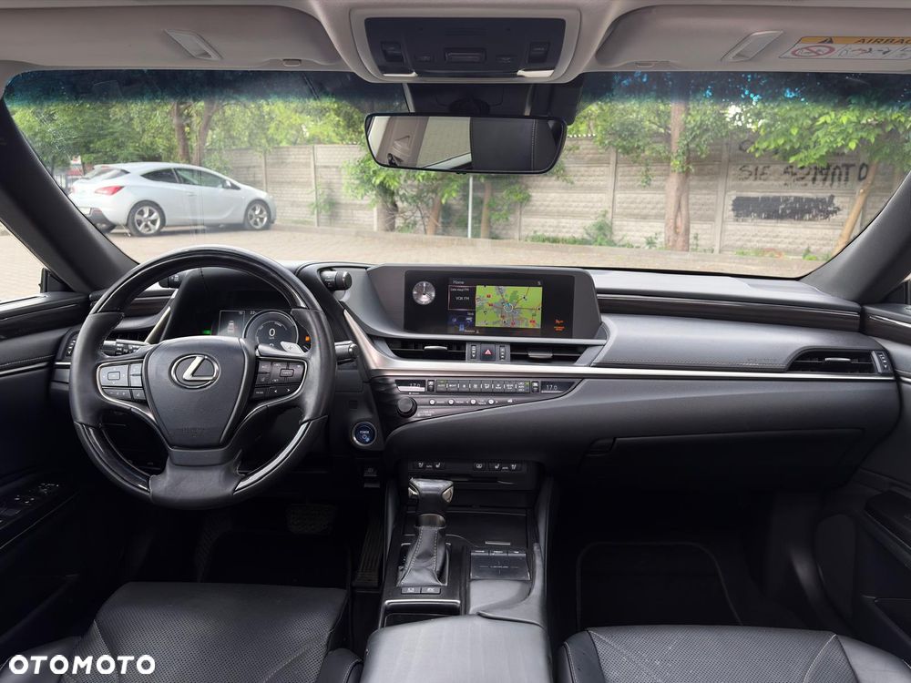 Lexus ES 300h Prestige - 17