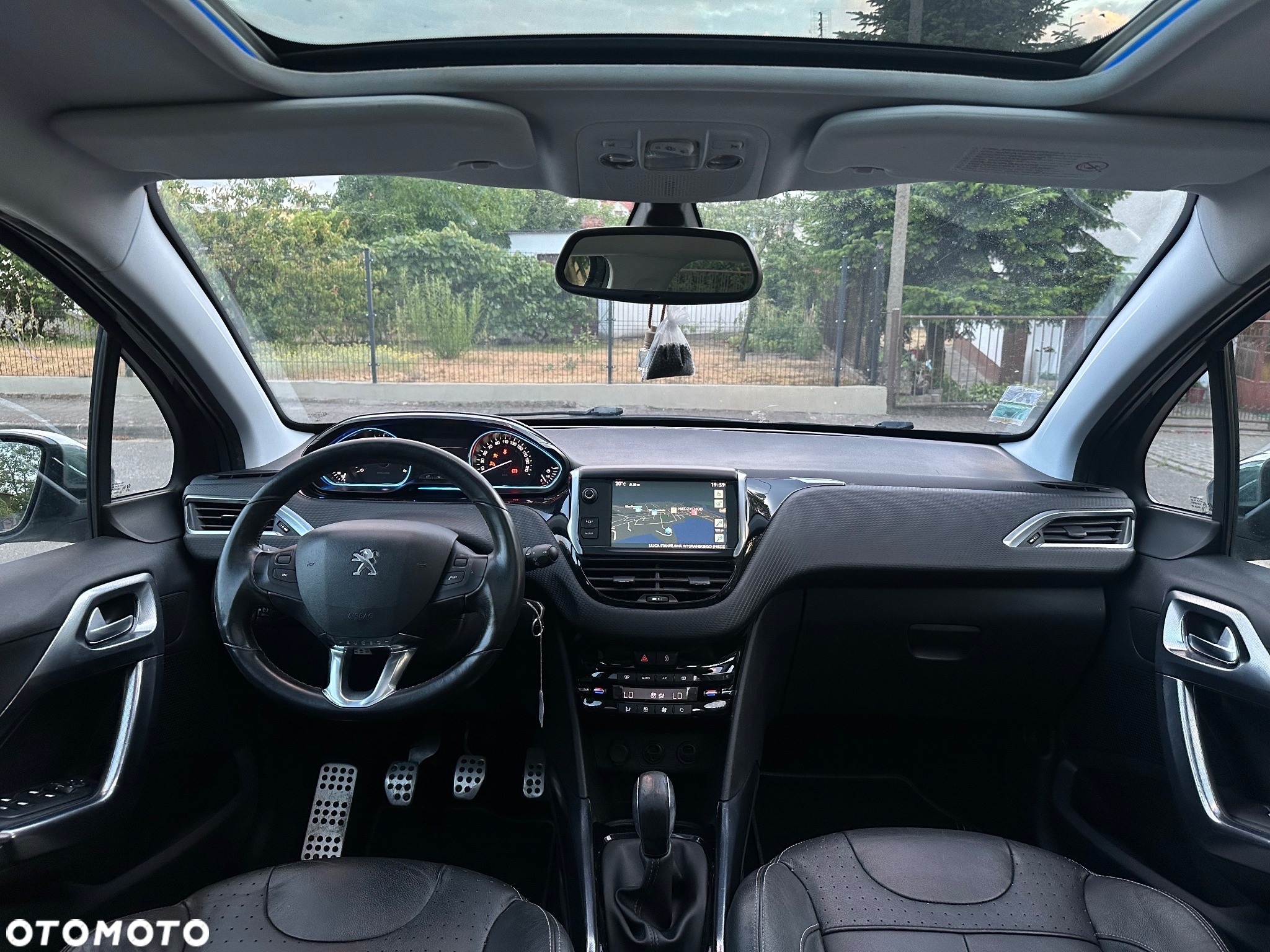 Peugeot 2008 1.6 e-HDi Allure S&S - 19