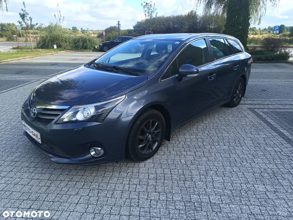 Toyota Avensis 1.8 Luna - 1