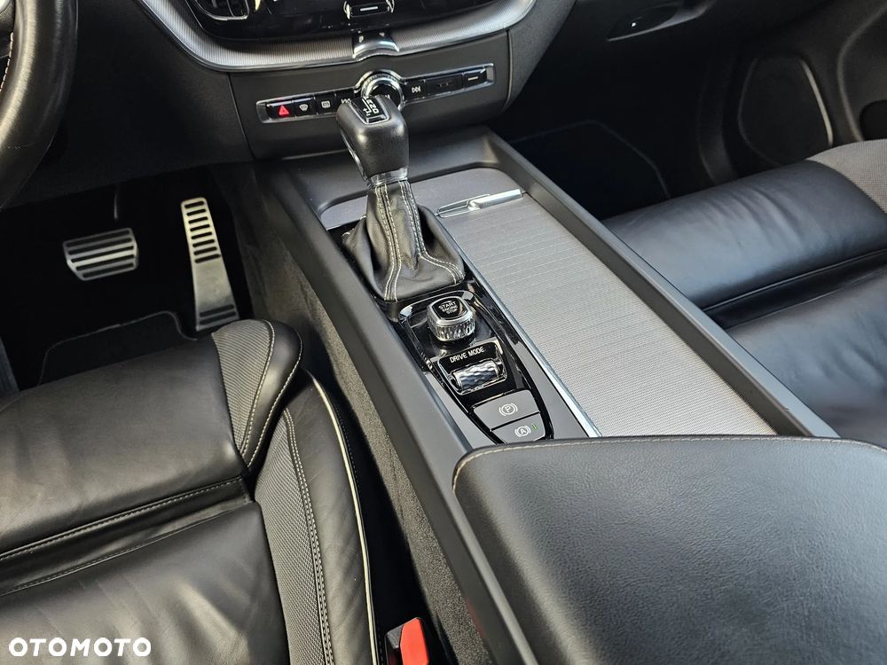 Volvo XC 60 D4 Geartronic RDesign - 29