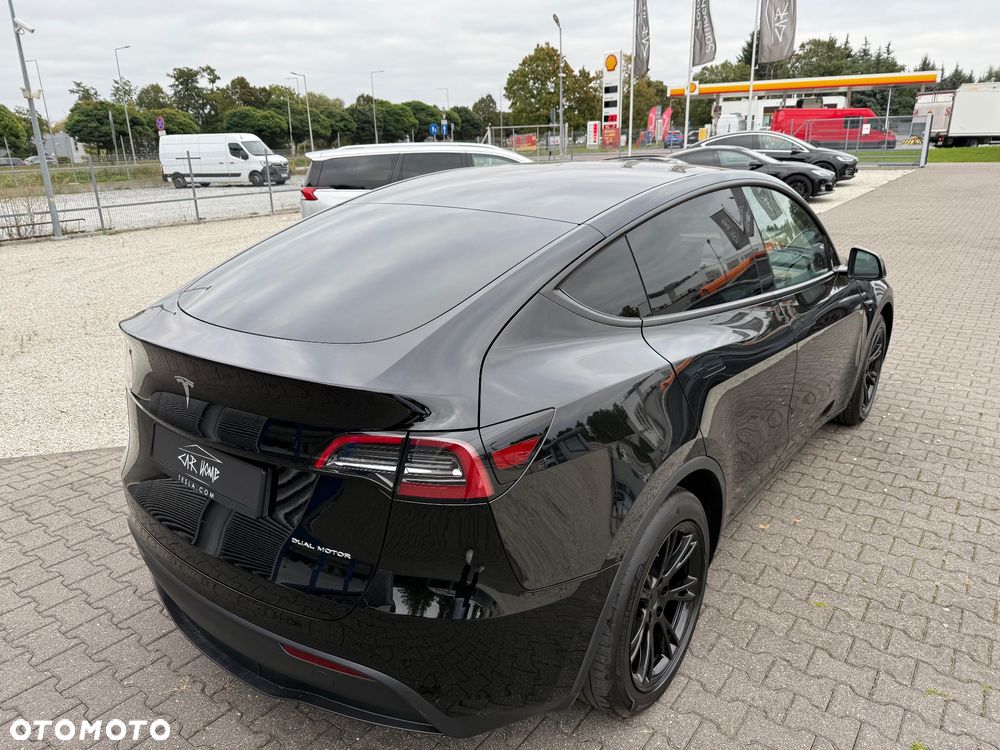Tesla Y Long Range AWD - 11