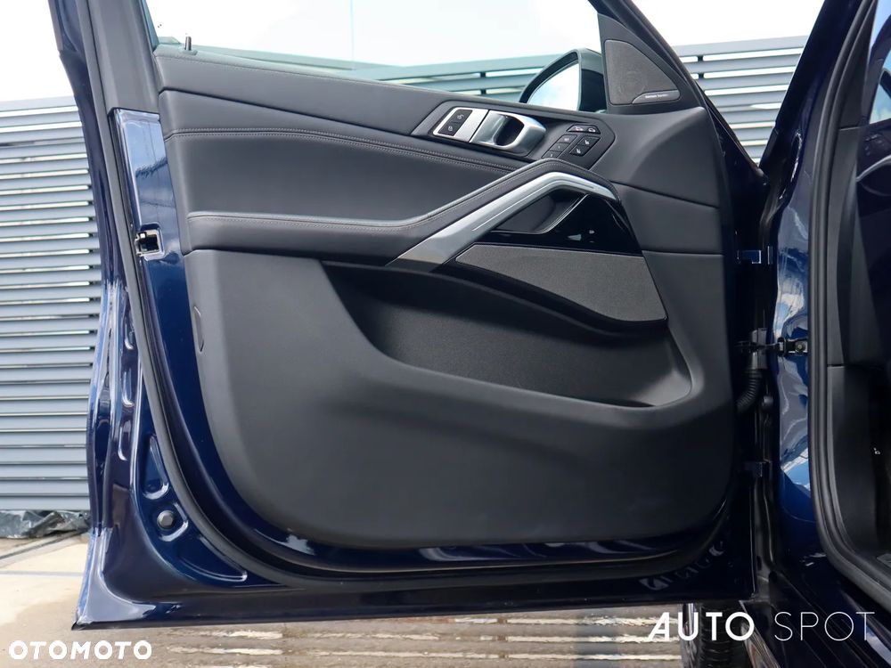 BMW X6 M50i - 16