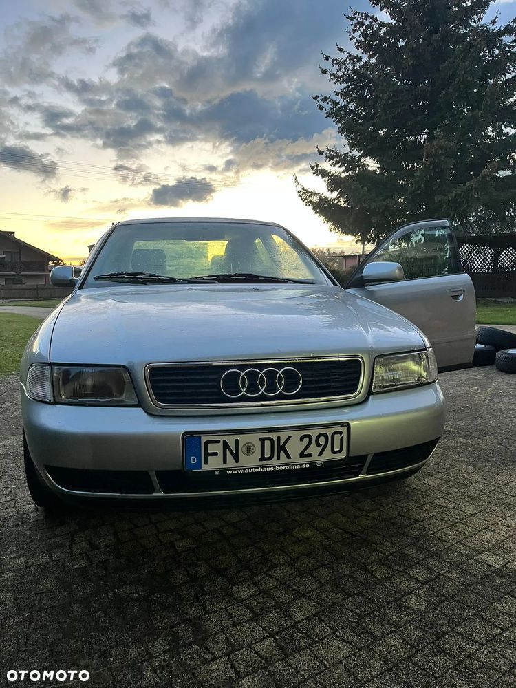 Audi A4 Limousine - 4