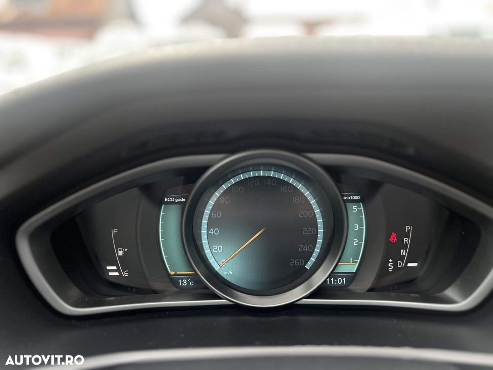 Volvo V40 D4 Geartronic Momentum - 13