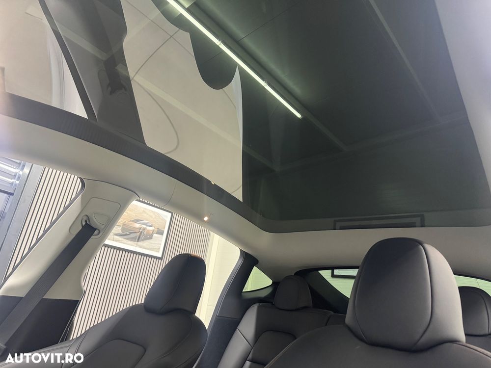 Tesla Model Y Long Range Dual Motor AWD - 15