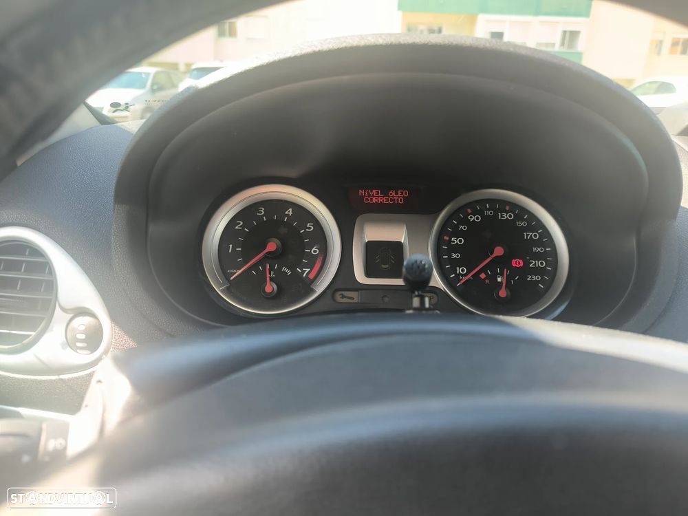 Renault Clio 1.2 16V Dynamique - 26