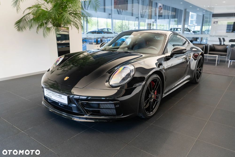 Porsche 911 Carrera 4 GTS - 4