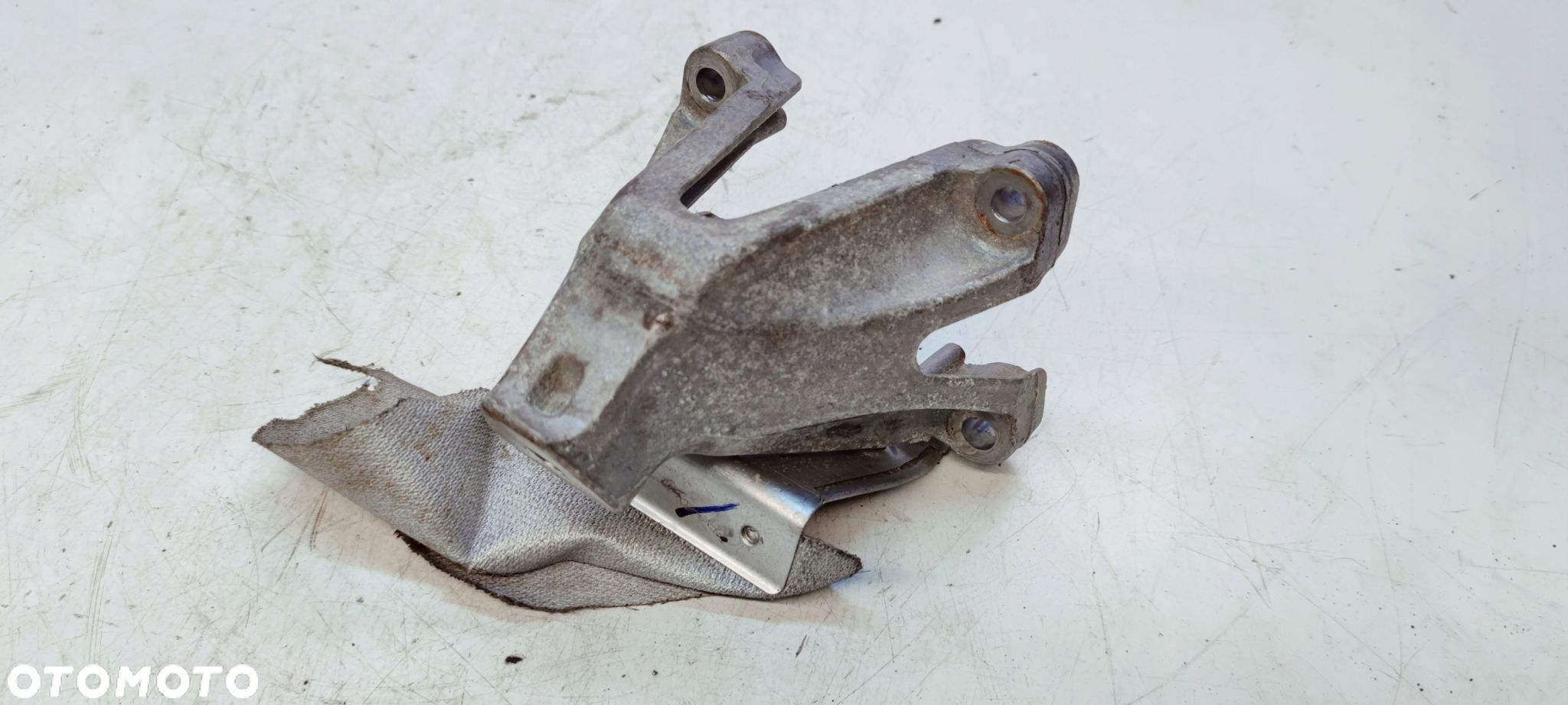 ŁAPA SILNIKA LEWA AUDI A4 B8 A5 8T A6 C7 A7 3.0 TDI 8K0199307BJ - 1