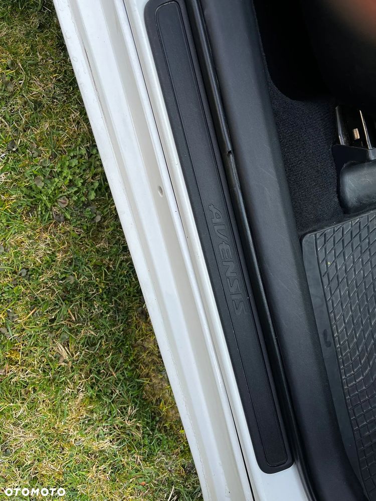 Toyota Avensis 2.0 D-4D Active - 30