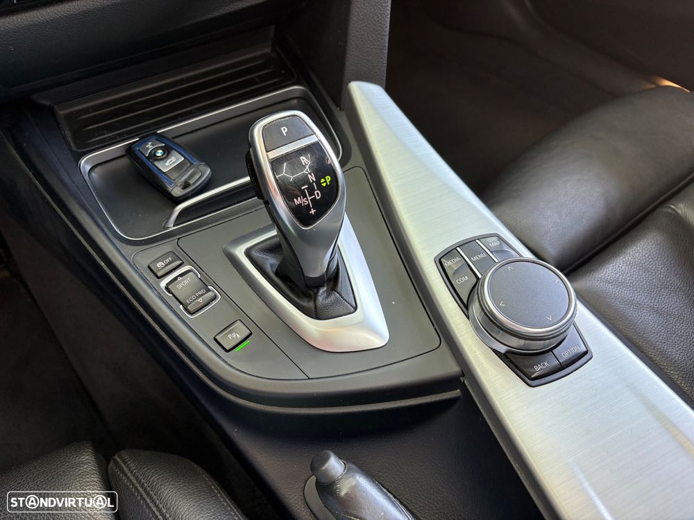 BMW 320 d Pack M Auto - 13