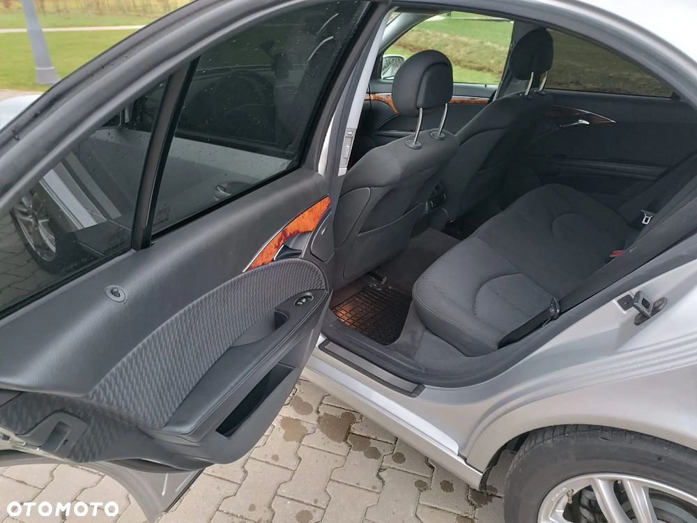 Mercedes-Benz Klasa E 220 T CDI Automatik Avantgarde DPF - 7