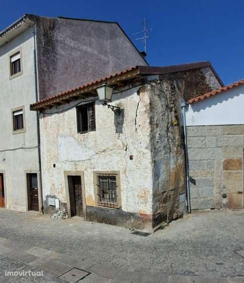 Moradia para Restaurar, zona histórica de Miranda do Douro - Grande imagem: 3/24